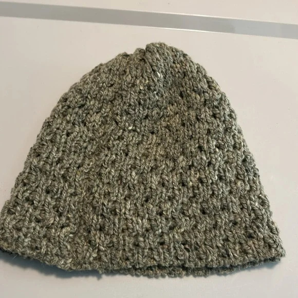 Merino wool Made In Ireland Hand Knit Winter Beanie with Decorative Flower OS - Picture 2 of 6
